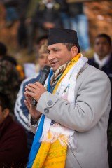 Shakti Bahadur Basnet, Nepal’s Home Affairs Minister, spoke at the distribution, encouraging villagers and thanking Samaritan’s Purse.