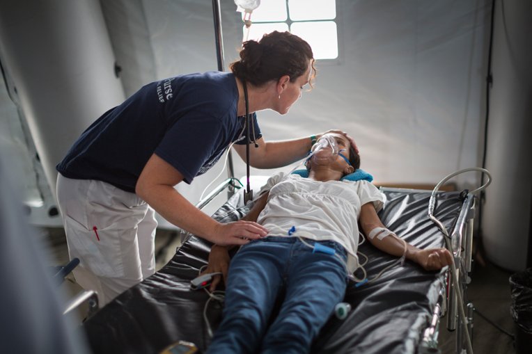 Samaritan’s Purse staff bring hope and comfort to patients in earthquake-affected areas of Ecuador.