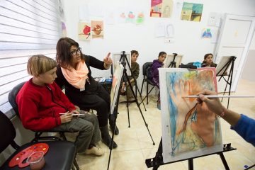 Art classes through our community center in Northern Iraq can help displaced children process trauma.