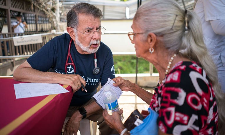 Dr. Carlos de la Garza consults with a patient in rural Puerto Rico