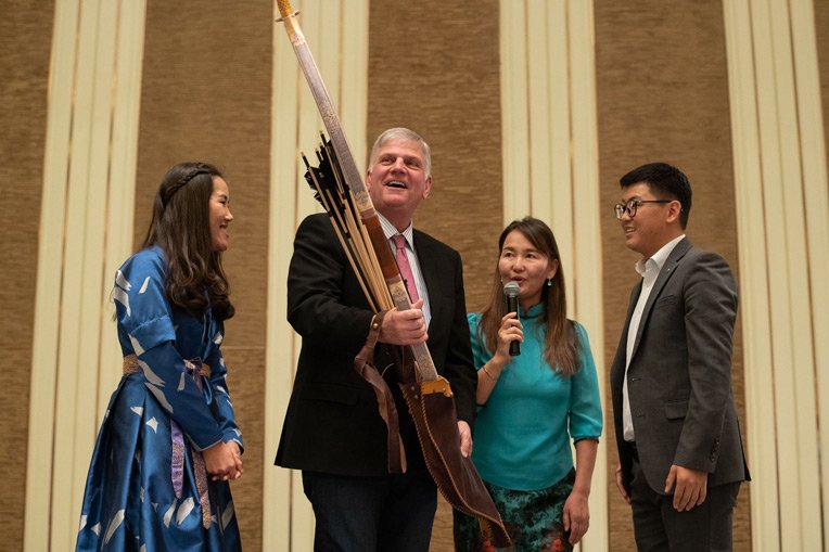 Franklin Graham is presented with a gift of a Mongolian bow and arrows at a special celebration for the Children’s Heart Project.