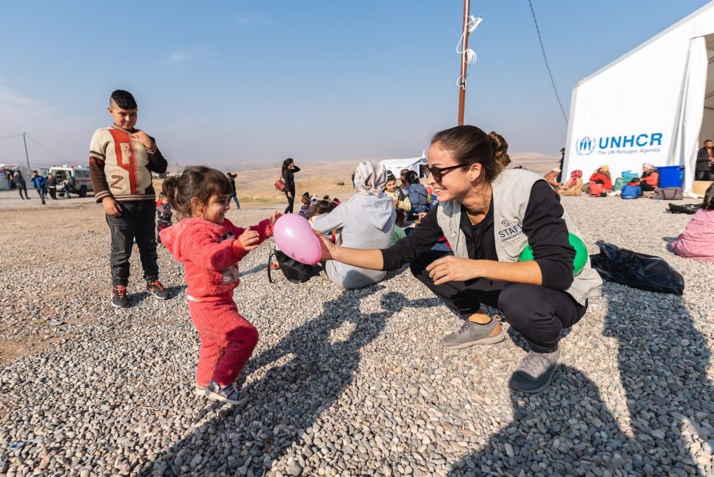 Samaritan’s Purse staff member Jessica Lutz brightened a child’s day with a balloon.