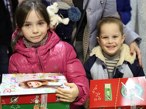 Boy and girl with shoebox gifts