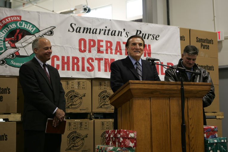 The late Ross Rhoads, center, Samaritan’s President Franklin Graham, and Operation Christmas Child Vice President Jim Harrelson celebrate the delivery of shoebox gifts around the world.