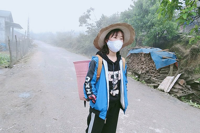 A Hoa Sua student wears her mask for protection.