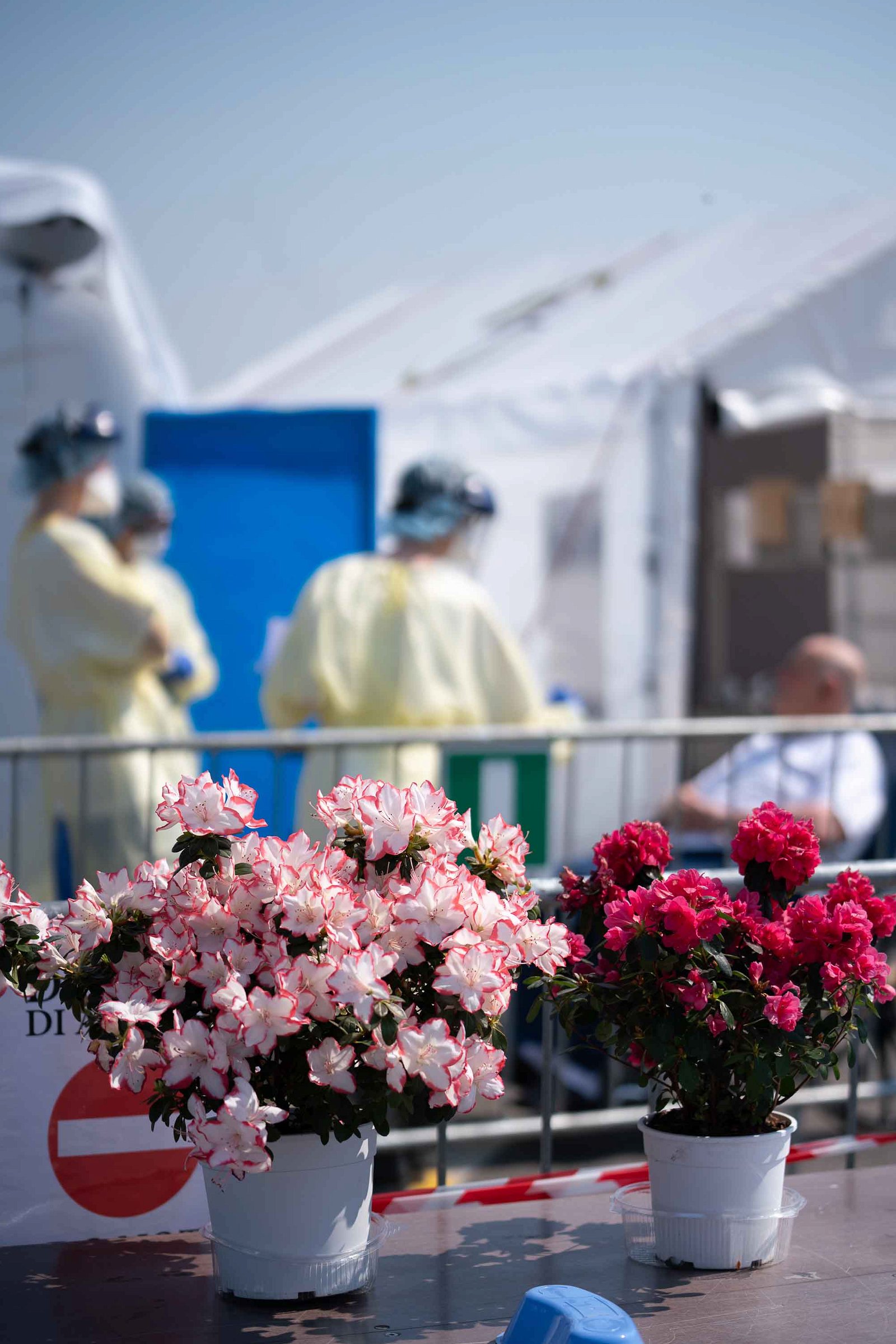 Donated flowers brightened spirits at the SP field hospital in Cremona, Italy during Easter week.