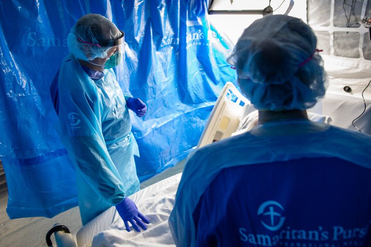 Samaritan’s Purse medical staff cared for patients’ physical and spiritual needs.