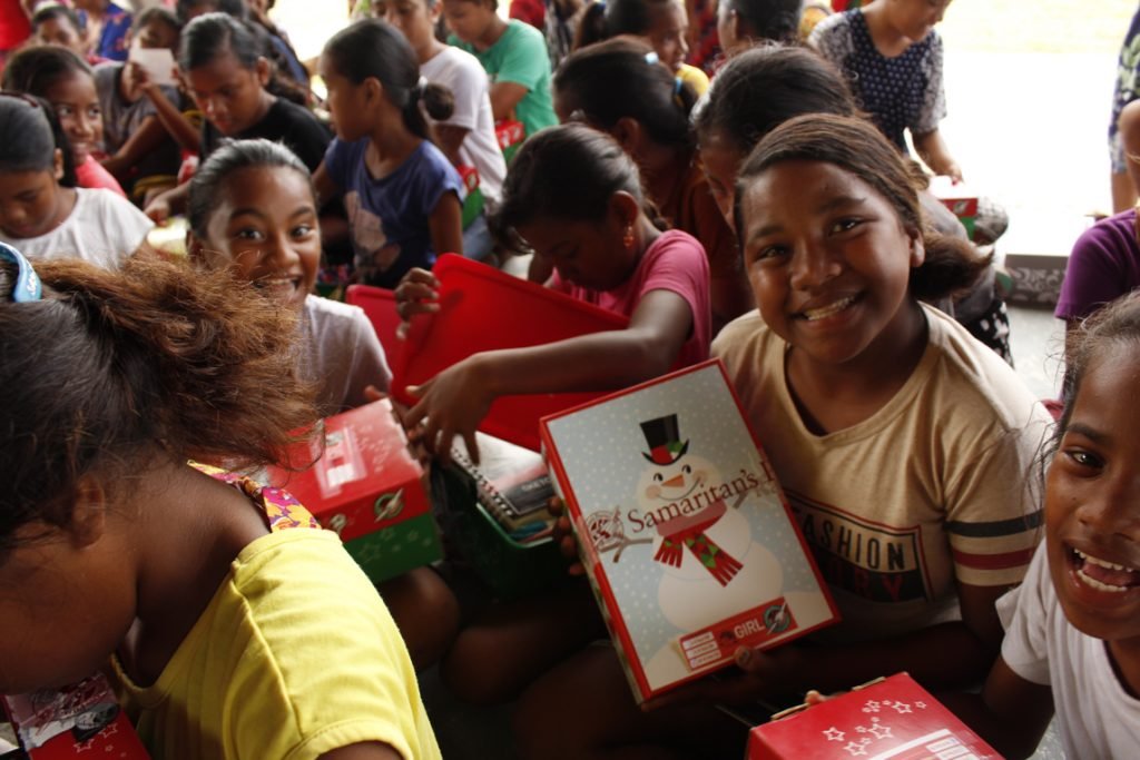 On Ennubir, 293 children received a shoebox gift.