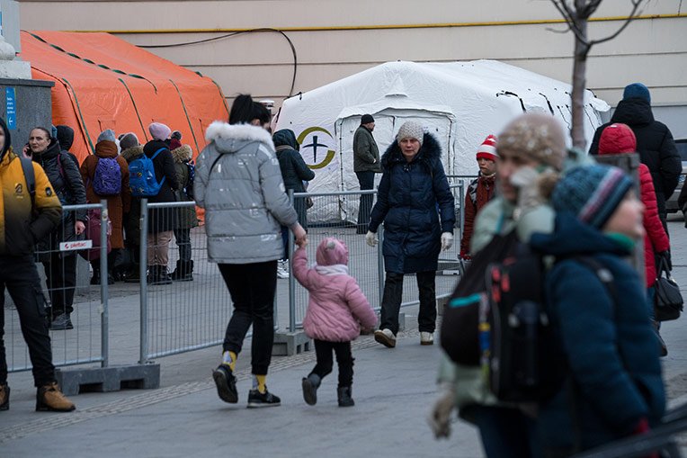 Samaritan’s Purse set up a Medical Stabilisation Point at a train station in Lviv, Ukraine, where tens of thousands of people are daily passing through the gates.