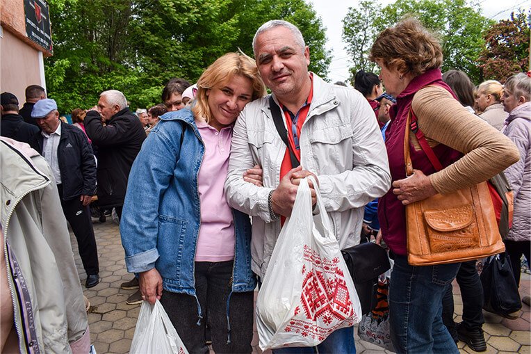 After fleeing their home in eastern Ukraine, Fedir and his wife gratefully received food from Samaritan’s Purse.