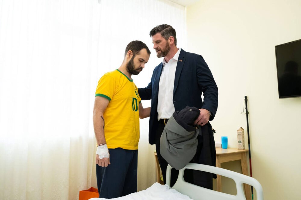 Edward Graham, chief operating officer for Samaritan’s Purse and a former U.S. Army Ranger, prays with a wounded Ukrainian soldier.